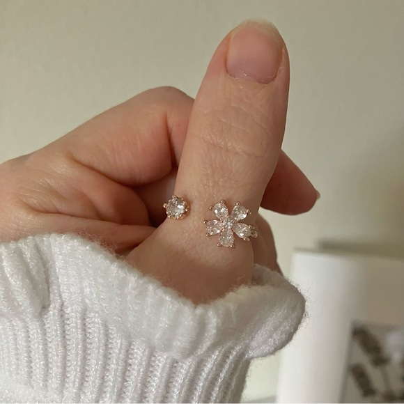 Vintage Jewelry - Vintage “April” Rosegold Rhinestone Floral Adjustable Ring Daisy Femme Classic